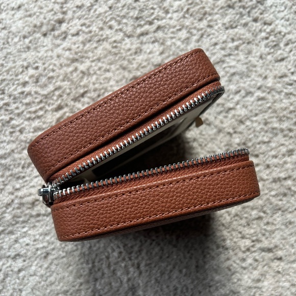 New Mark & Graham small travel jewelry case in camel monogrammed - Picture 6 of 9